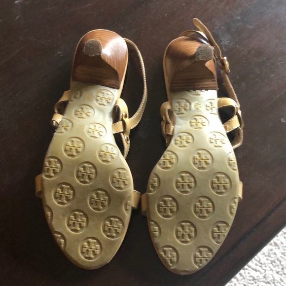 Tory Burch strappy nude sandals - Picture 4 of 5